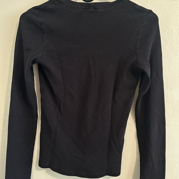 Monrow Black V-Neck Buttoned Women's Top - Picture 3 of 4